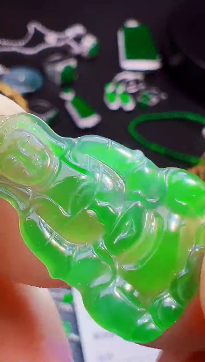 颈饰18K金镶嵌翡翠唐*翡翠