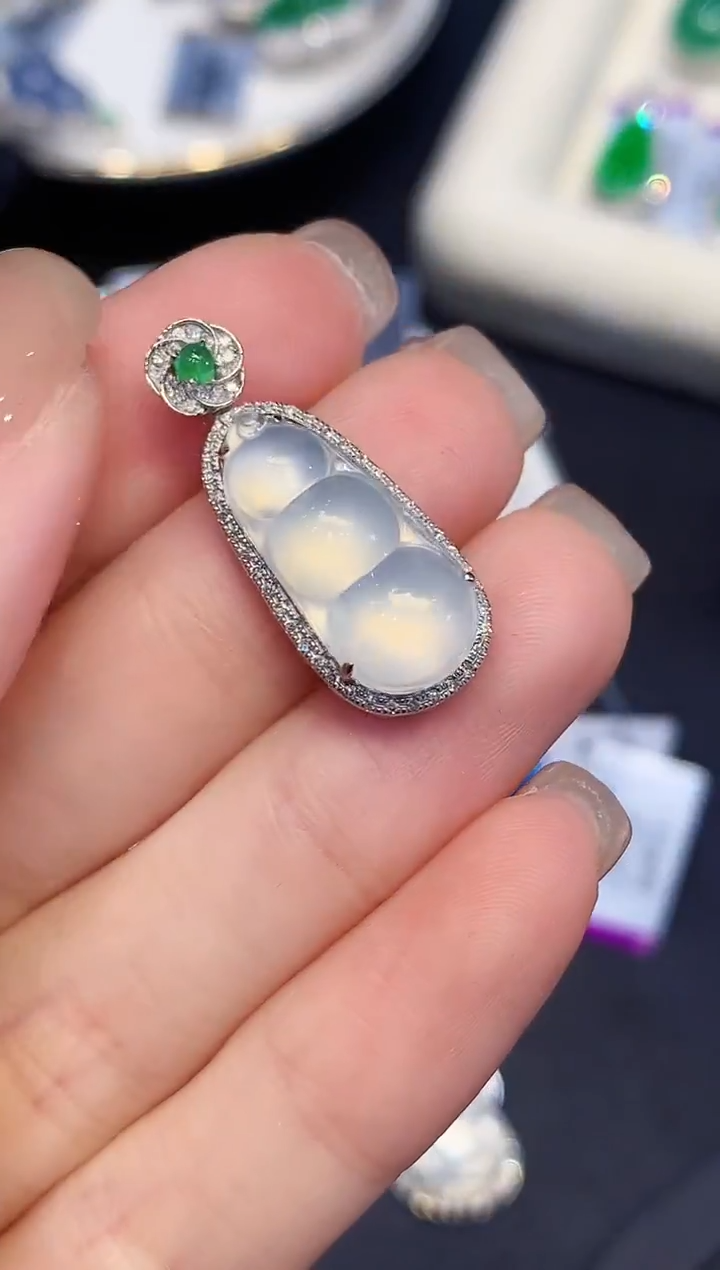 吊坠(不含链)18K金镶嵌翡翠LF2多样性发其一