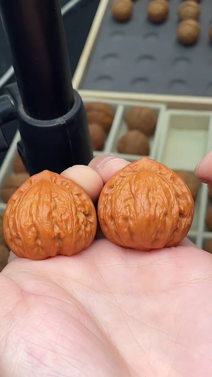 把件文玩核桃水晶仙桃