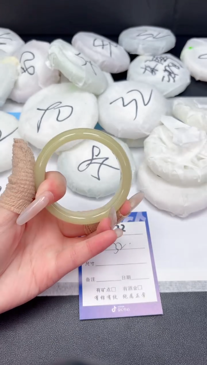 【闪购商品】石英质玉手镯未镶嵌172-54.1