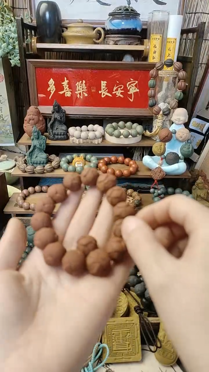 【闪购商品】泥塑五方红色莲花珠手串一条