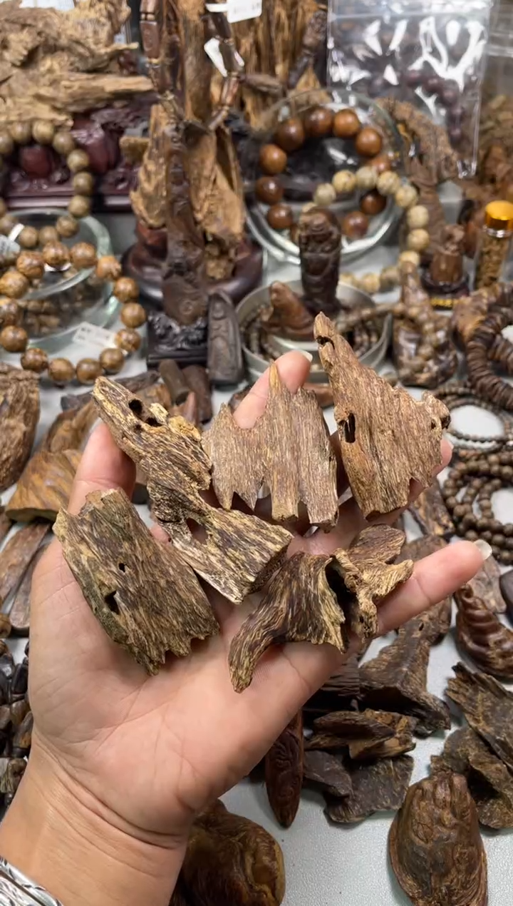 沉香沉香碎屑定*沉香  海南 