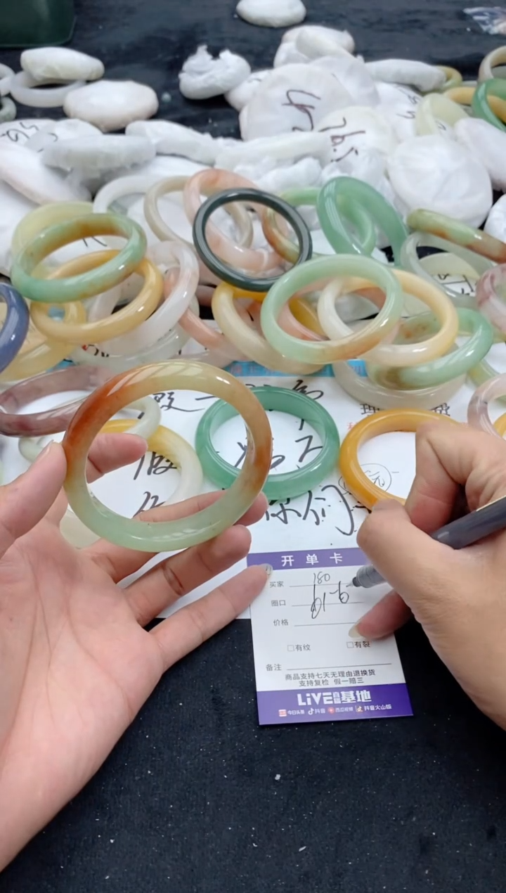 【闪购商品】石英质玉手镯未镶嵌180