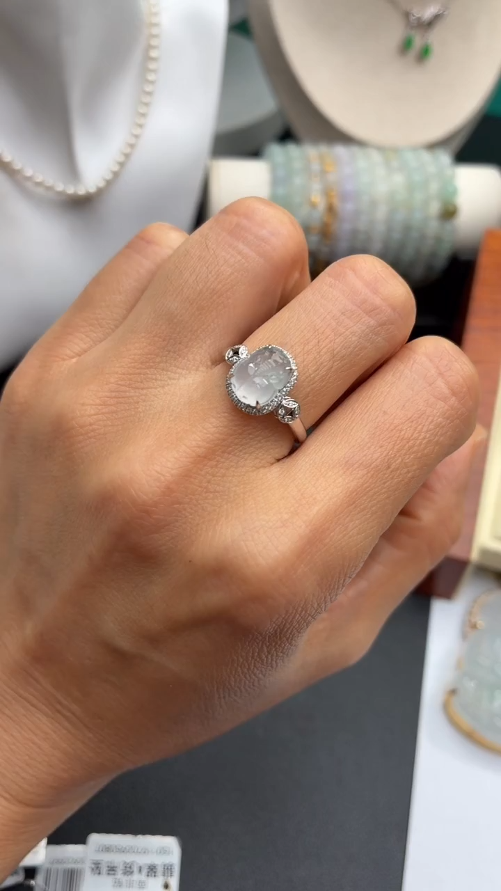 颈饰18K金镶嵌翡翠天然翡翠A货