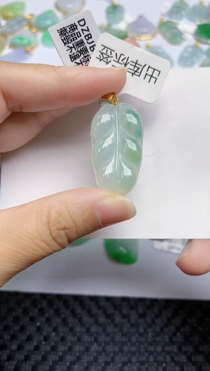 翡翠18K金镶嵌颈饰天然翡翠A货