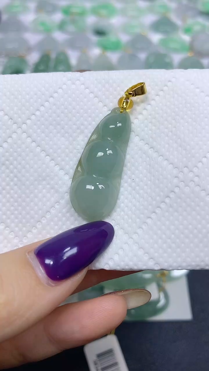 颈饰未镶嵌翡翠 