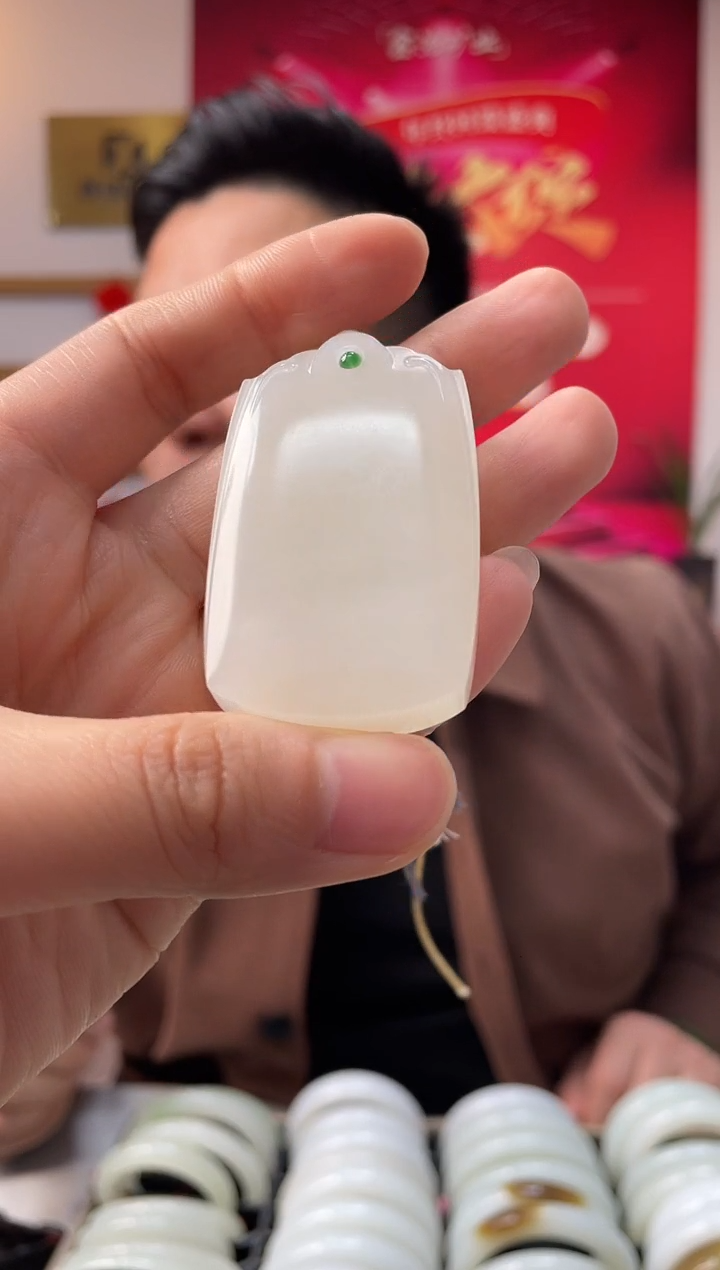 【闪购商品】和田玉颈饰未镶嵌高品无事牌吊坠随机发一件