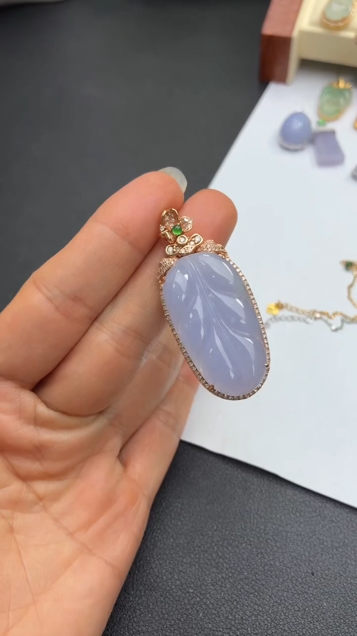 颈饰18K金镶嵌翡翠天然翡翠A货