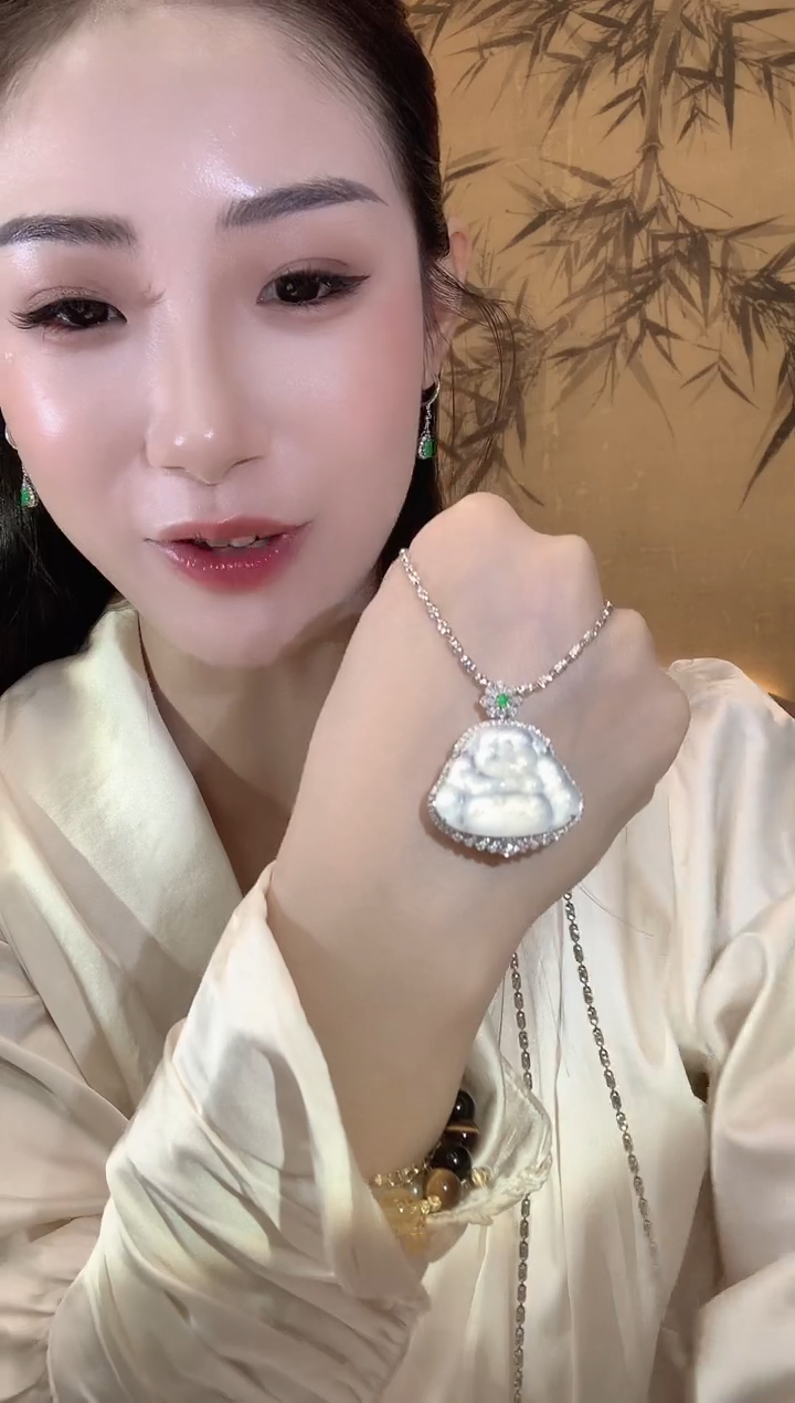 【闪购商品】翡翠吊坠(不含链)18K金镶嵌A41