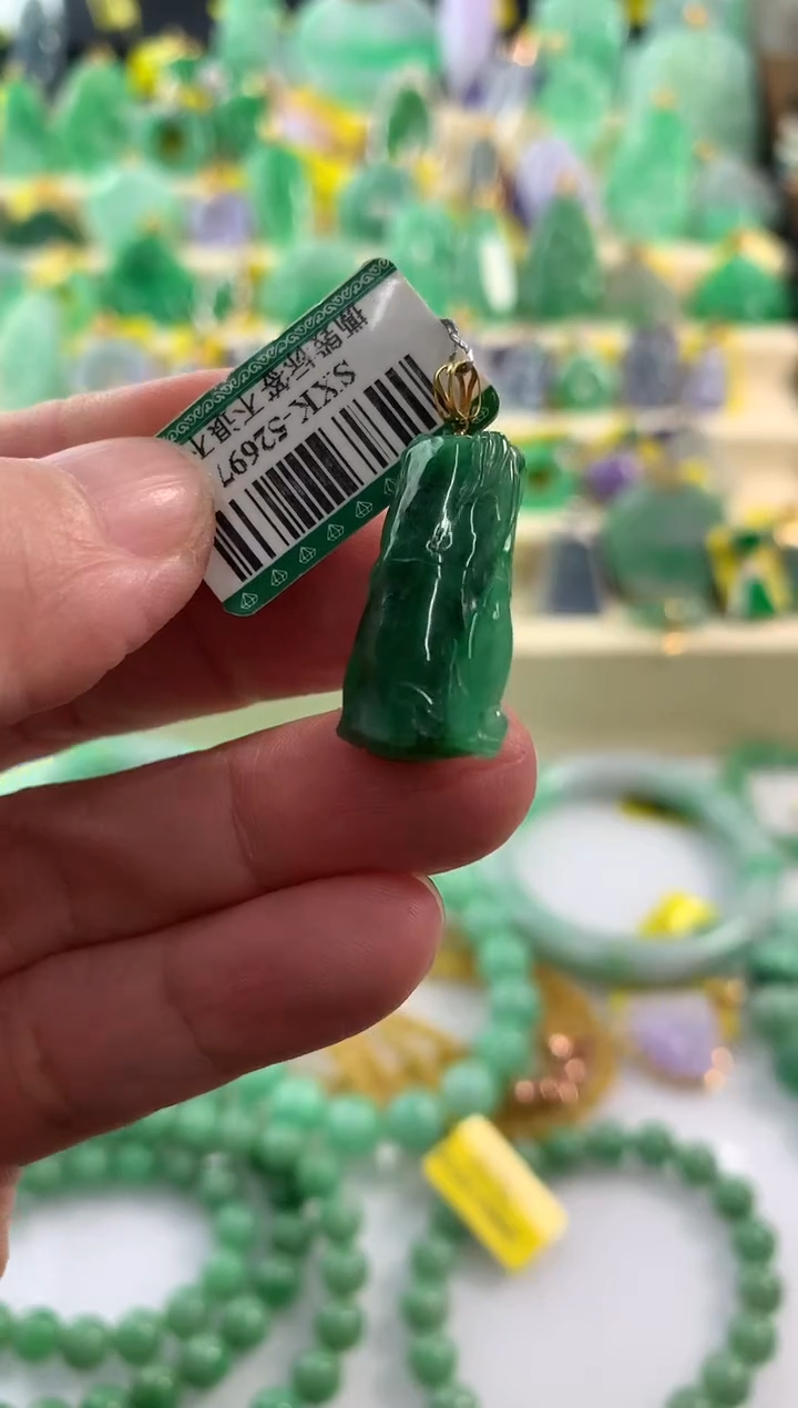 颈饰18K金镶嵌翡翠挂件