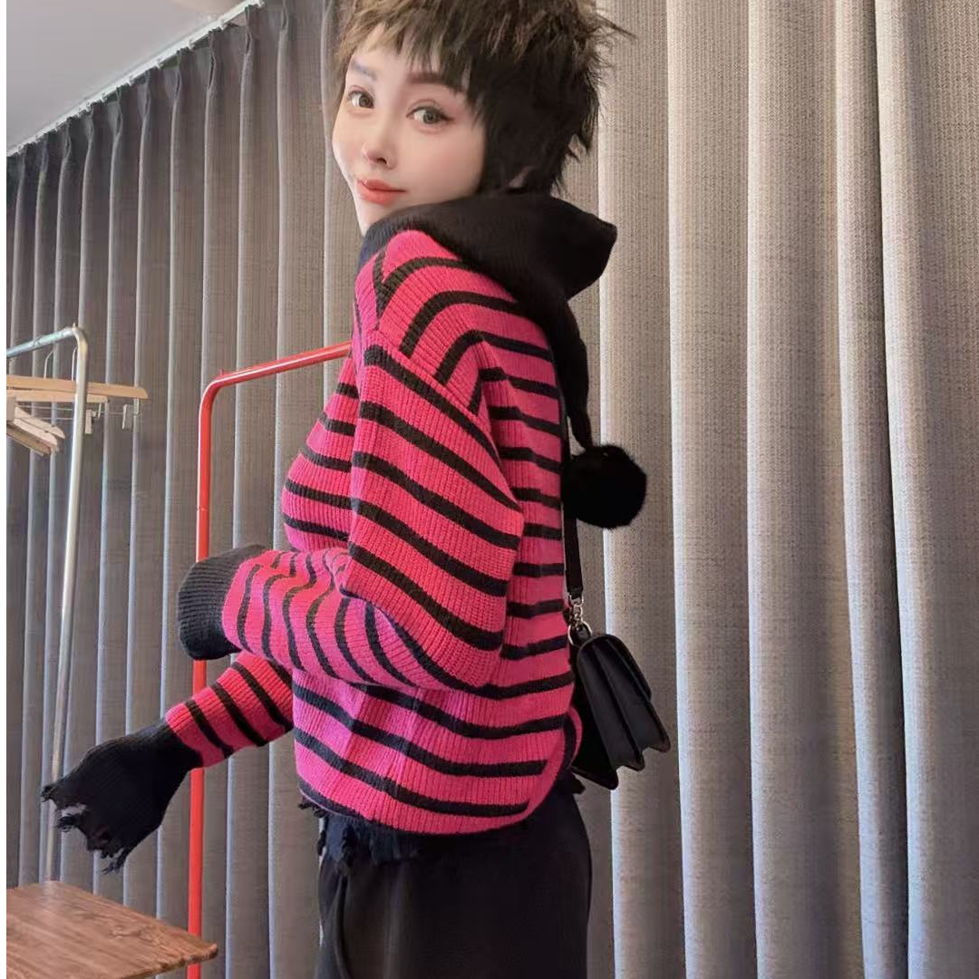 潮流款欧姐家粉色条纹连帽毛衣