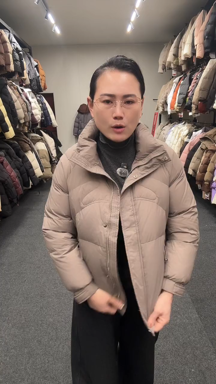 艾雨衣尚羽绒外套