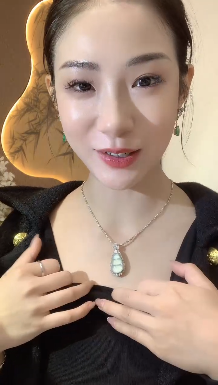 【闪购商品】翡翠吊坠(不含链)18K金镶嵌B35