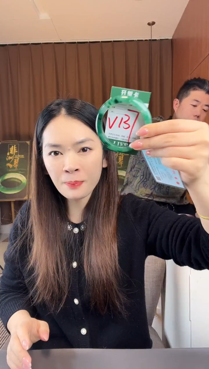 【闪购商品】石英质玉手镯未镶嵌非洲翠