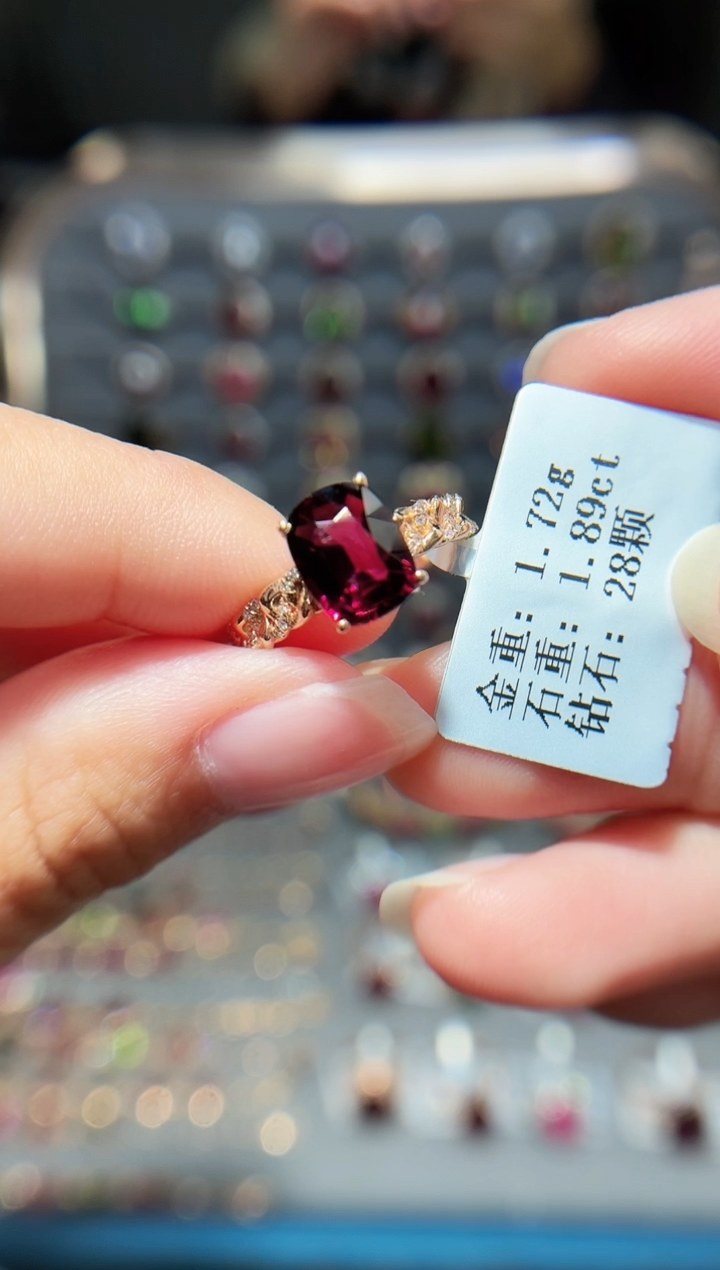 18K金镶嵌戒指碧玺1.89配钻