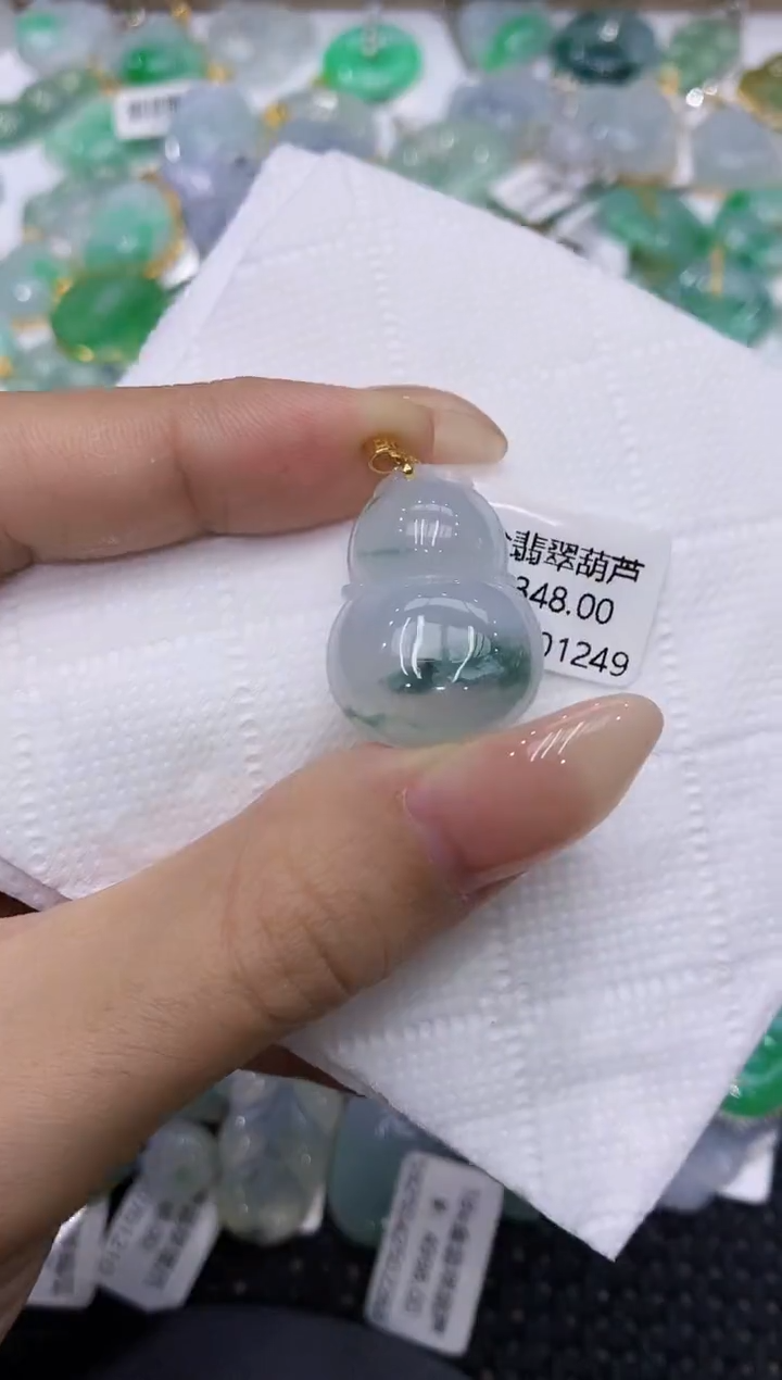 颈饰18K金镶嵌翡翠111111111111
