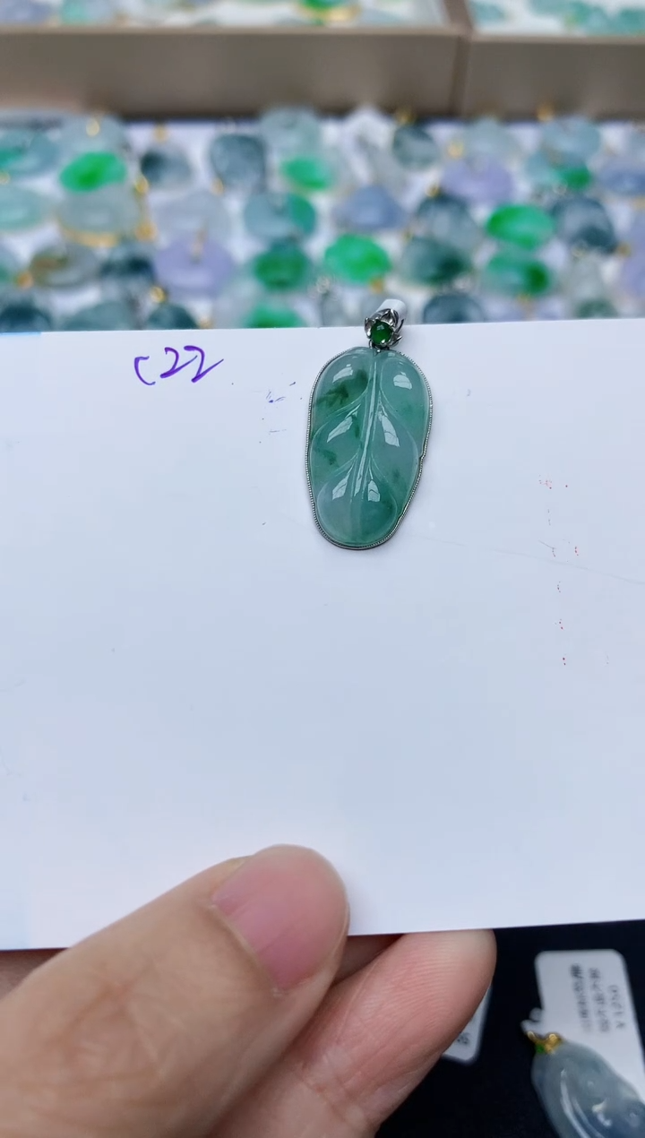 【闪购商品】翡翠颈饰18K金镶嵌天然翡翠A货   