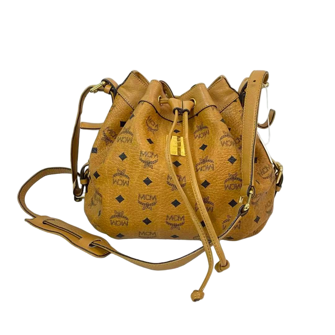95新 MCM 经典老花干邑色全皮单肩斜挎水桶包  2508M027