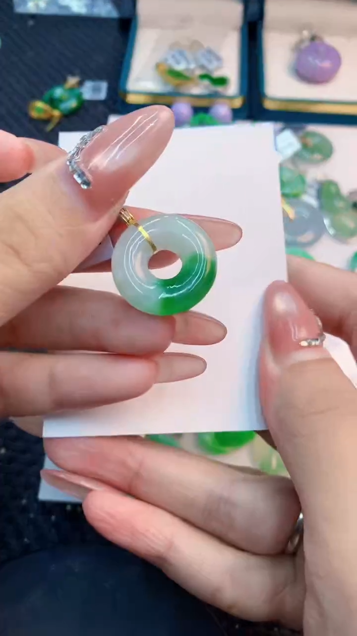 翡翠18K金镶嵌吊坠(不含链)1