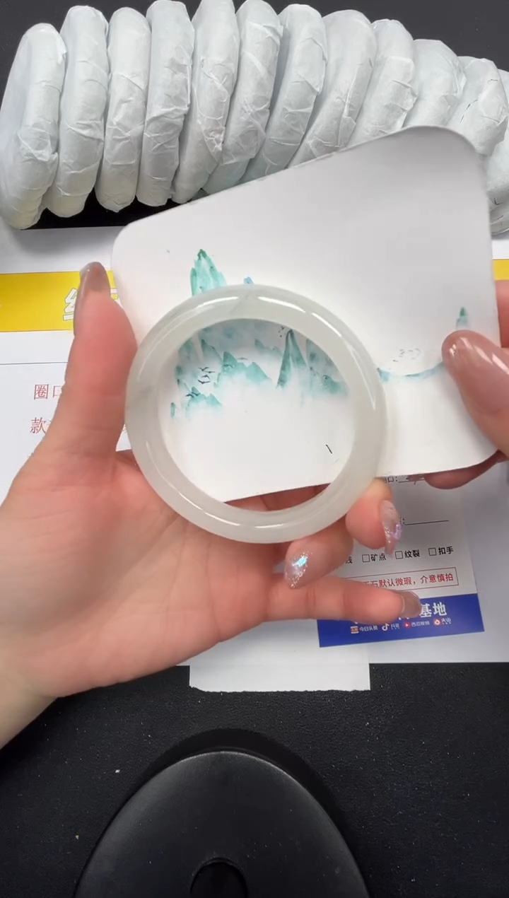 【闪购商品】石英质玉手镯未镶嵌82-57.3