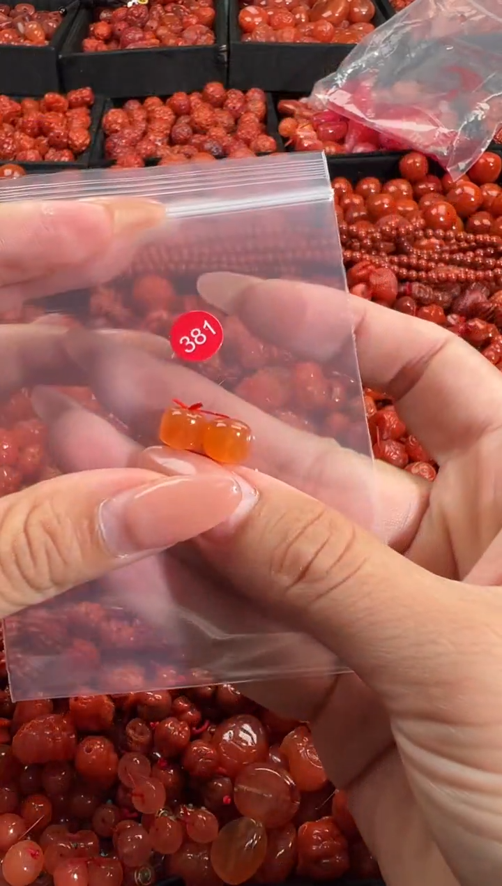 南红玛瑙未镶嵌颈饰1