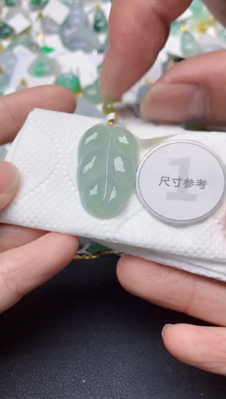 颈饰18K金镶嵌翡翠天然翡翠A货