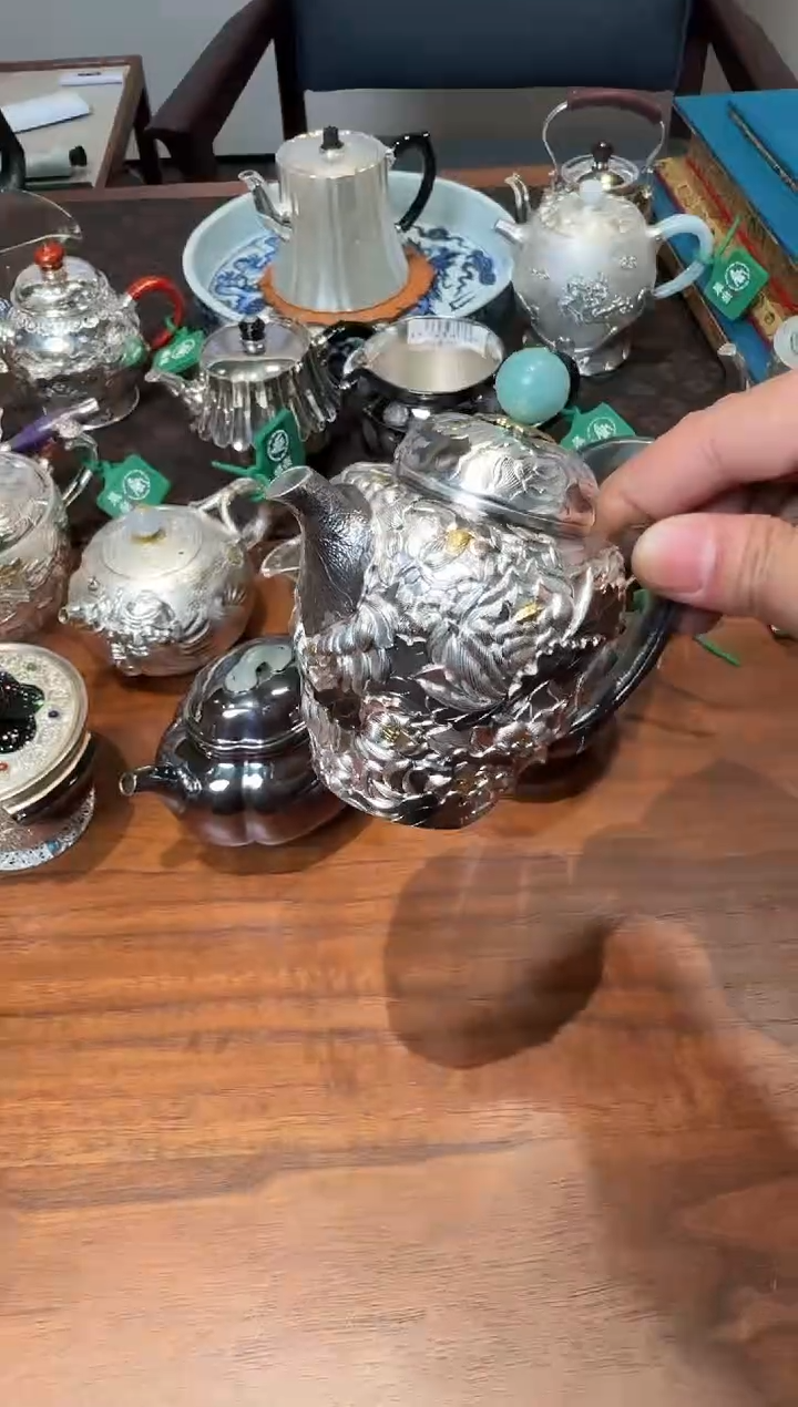 -万荷美人肩壶-------