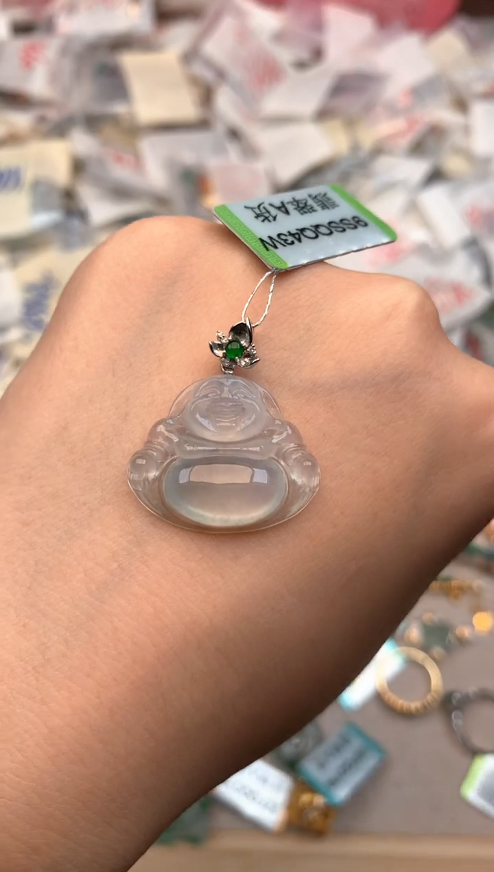 18K金镶嵌挂件翡翠一