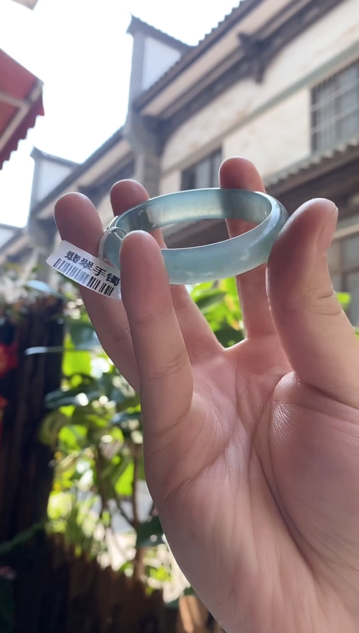 【闪购商品】翡翠手镯（贵妃镯）未镶嵌50贵妃