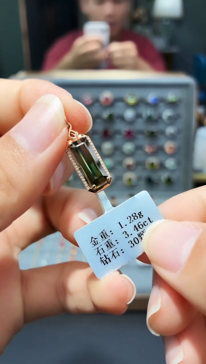 颈饰18K金镶嵌碧玺3.46.