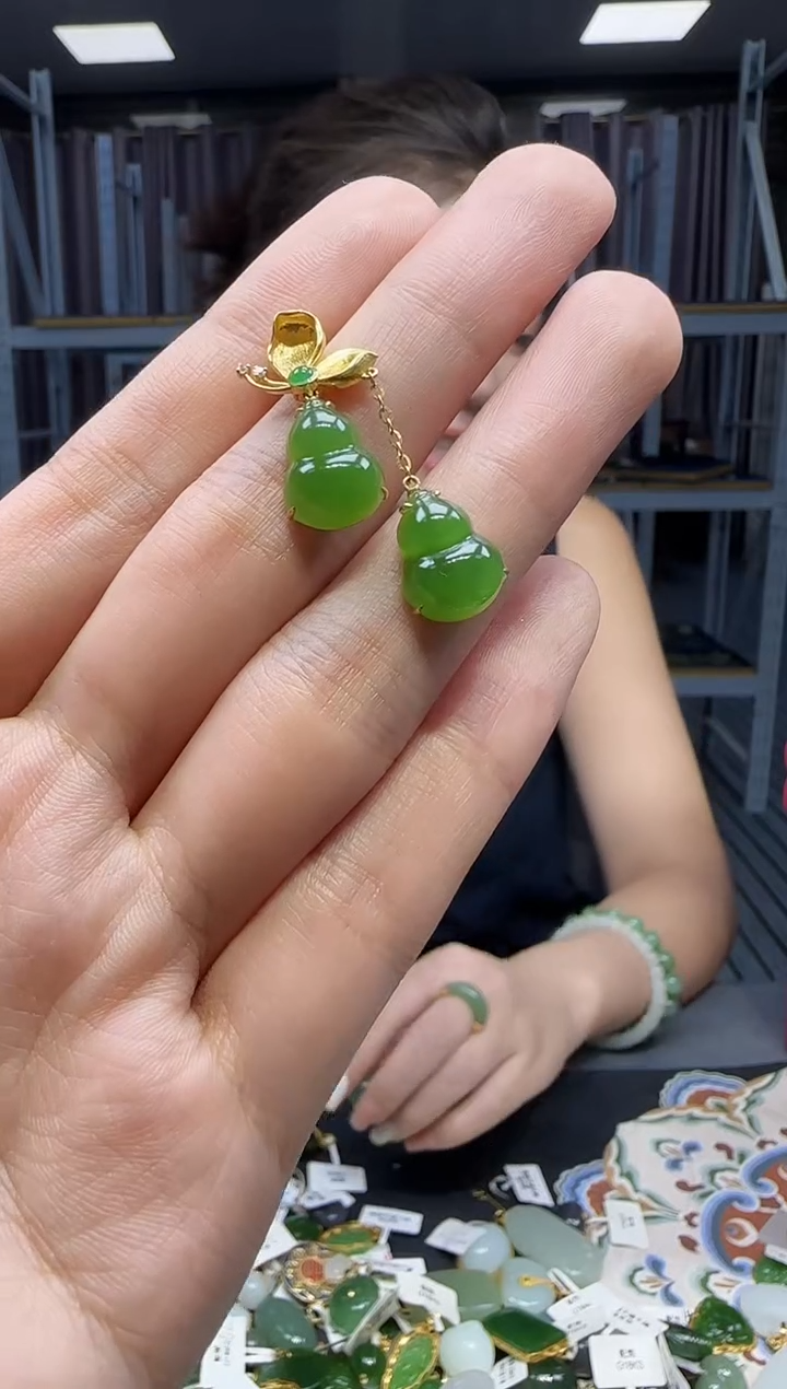 和田玉18K金镶嵌挂件1