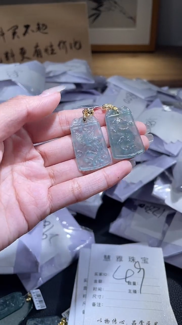 吊坠(不含链)未镶嵌翡翠龙凤牌