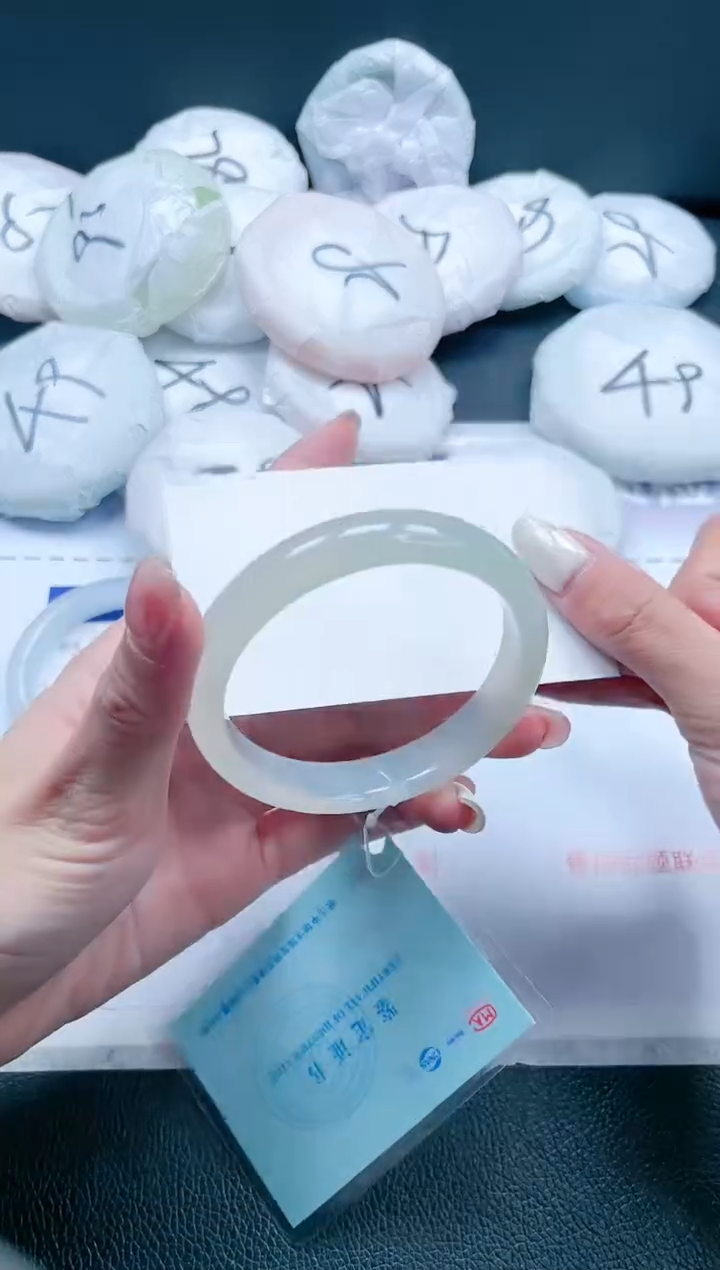 【闪购商品】石英质玉手镯未镶嵌15J253-55