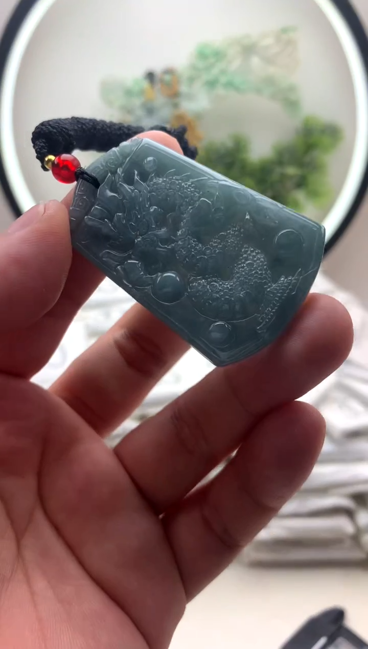 颈饰未镶嵌翡翠龙牌