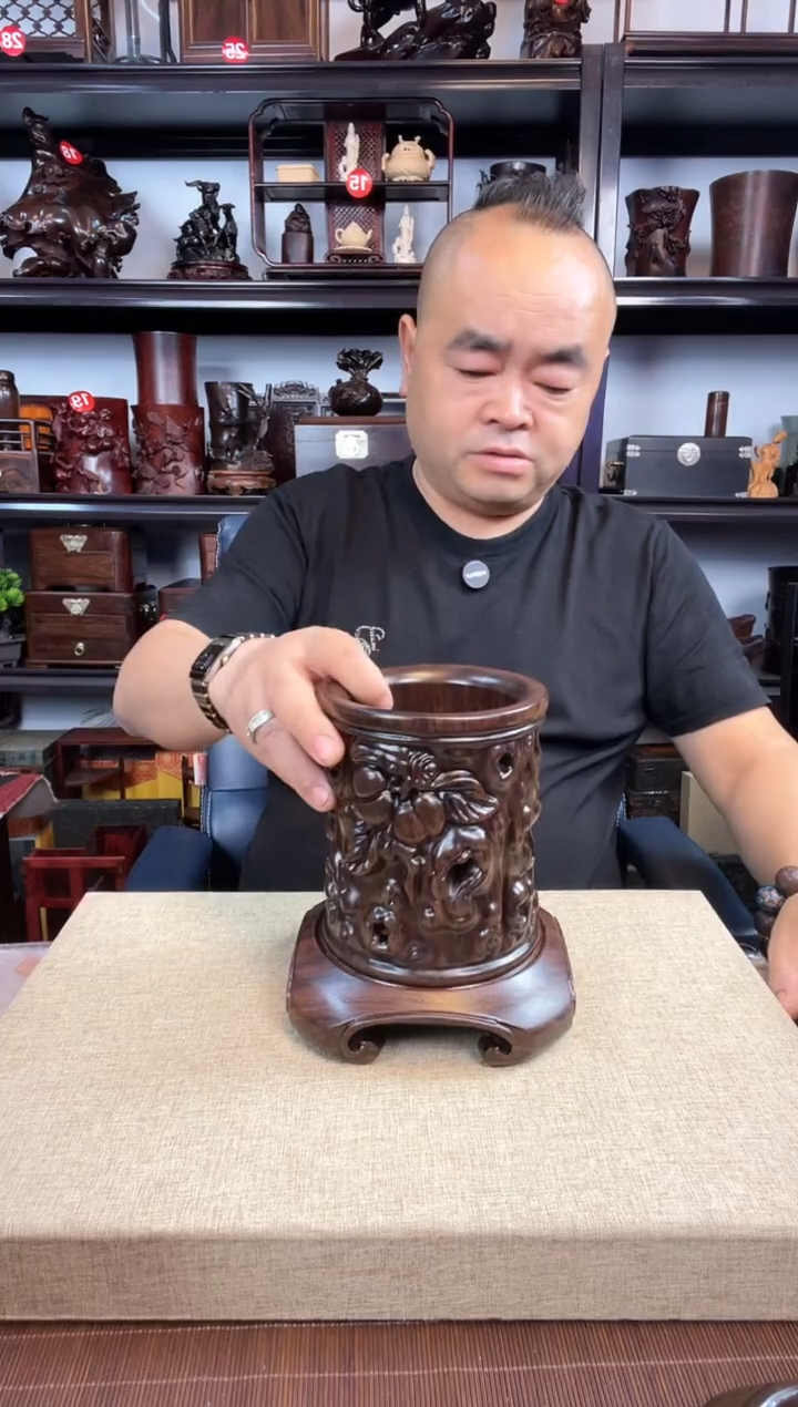 木3097+灵芝笔筒老李红木工艺品