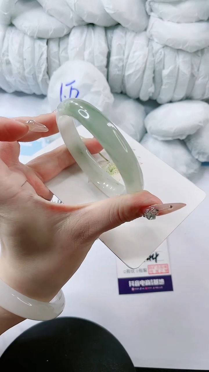 【闪购商品】石英质玉手镯未镶嵌多样性发货V444