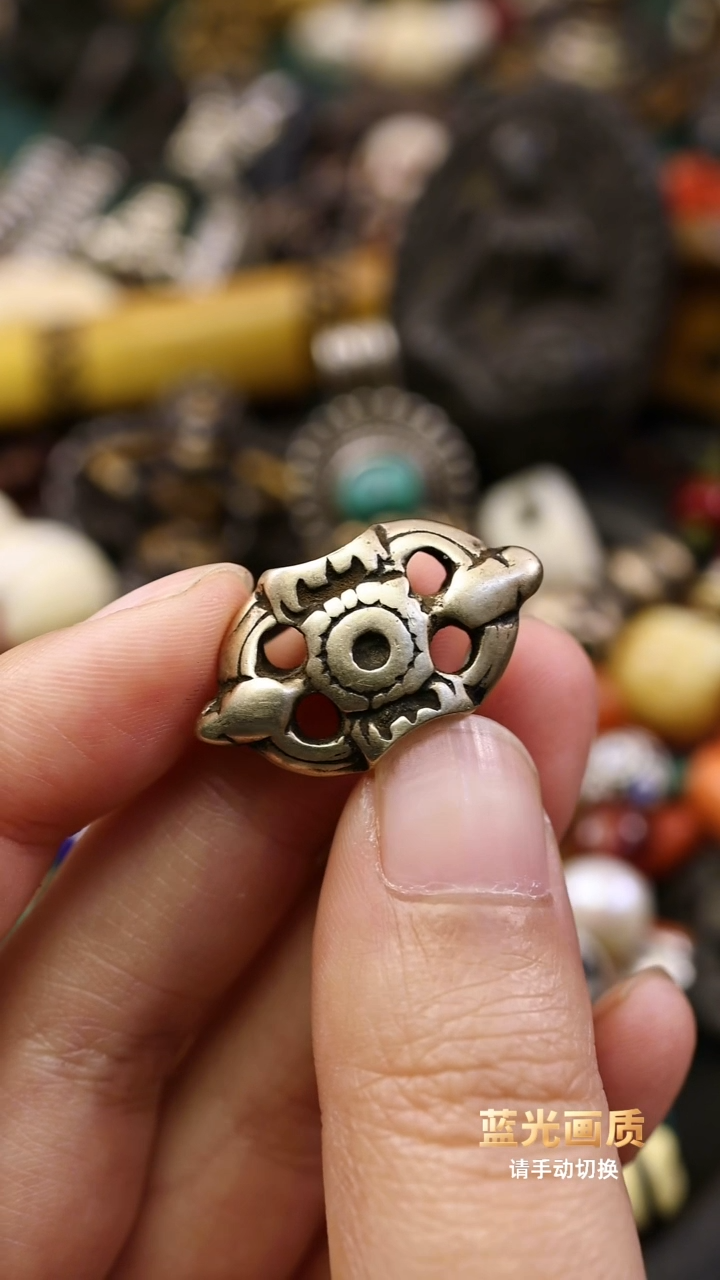 【闪购商品】铜五眼六通背云。