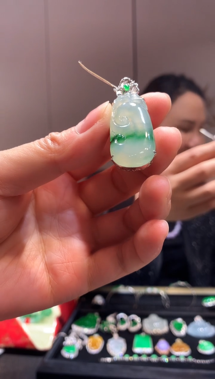【闪购商品】翡翠吊坠(不含链)18K金镶嵌RY