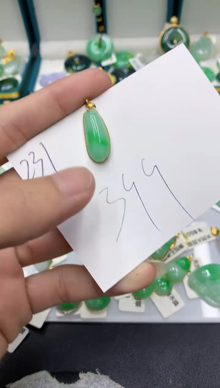 【闪购商品】翡翠颈饰18K金镶嵌翡翠