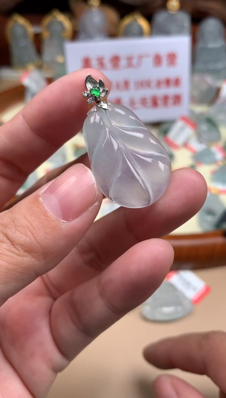 【闪购商品】翡翠颈饰18K金镶嵌芭蕉叶