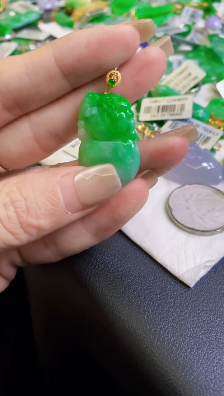 【闪购商品】定制翡翠18K金镶嵌吊坠