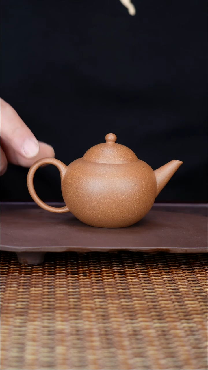 茶壶紫砂汀禾紫砂老黄段《元宝水平》