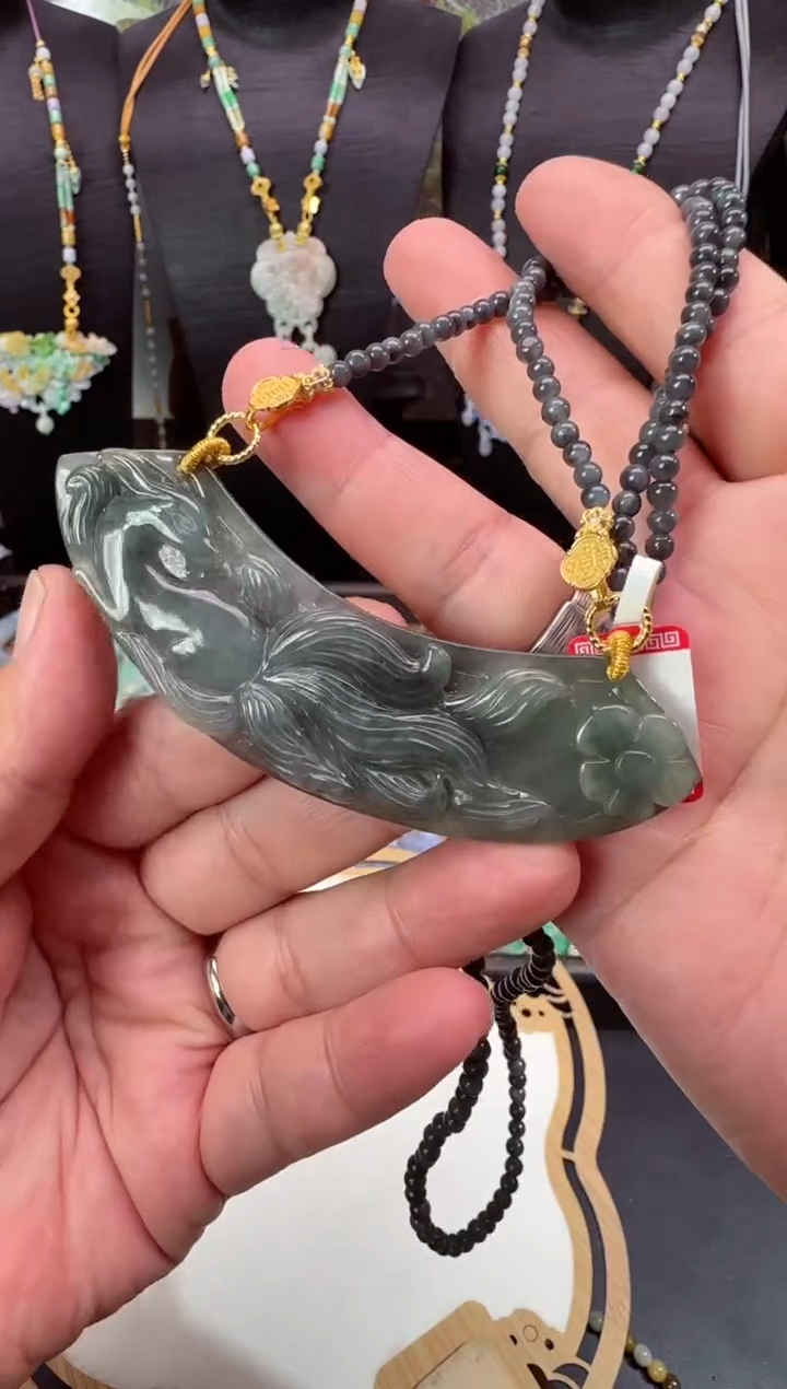 【闪购商品】翡翠颈饰未镶嵌牌子