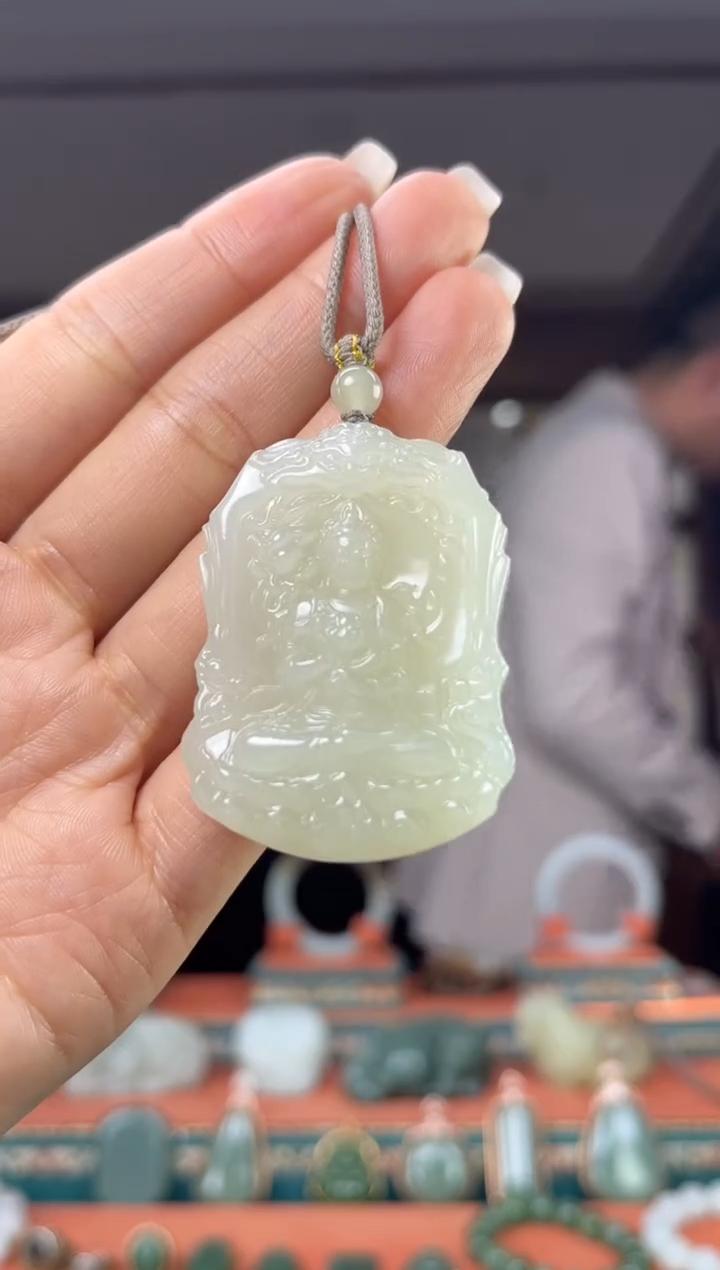 颈饰未镶嵌和田玉佩佩