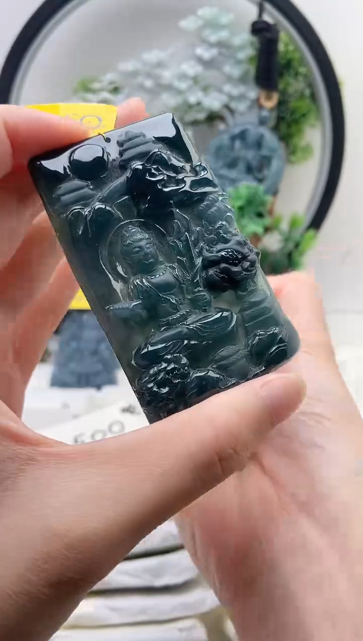 翡翠未镶嵌颈饰文殊