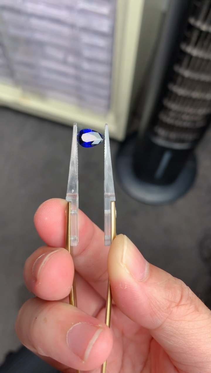 蓝宝石裸石未镶嵌1.5ct皇家蓝