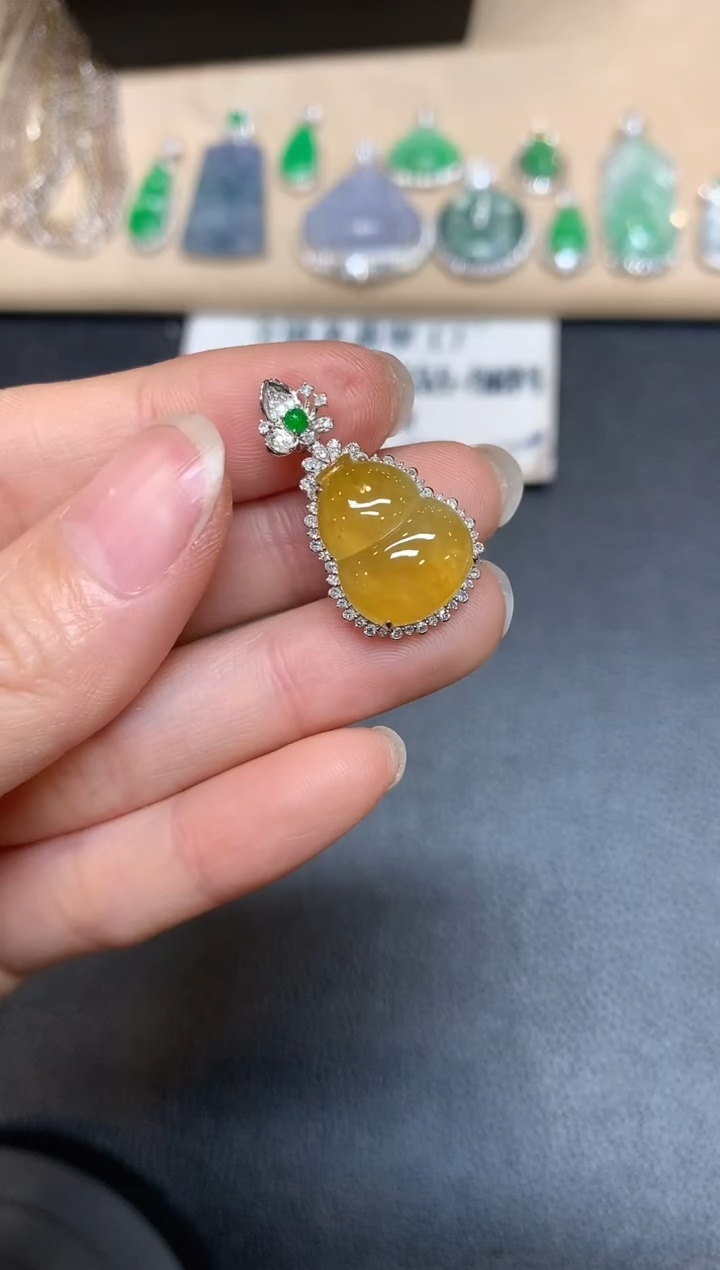 【闪购商品】翡翠颈饰18K金镶嵌葫芦【无服务费