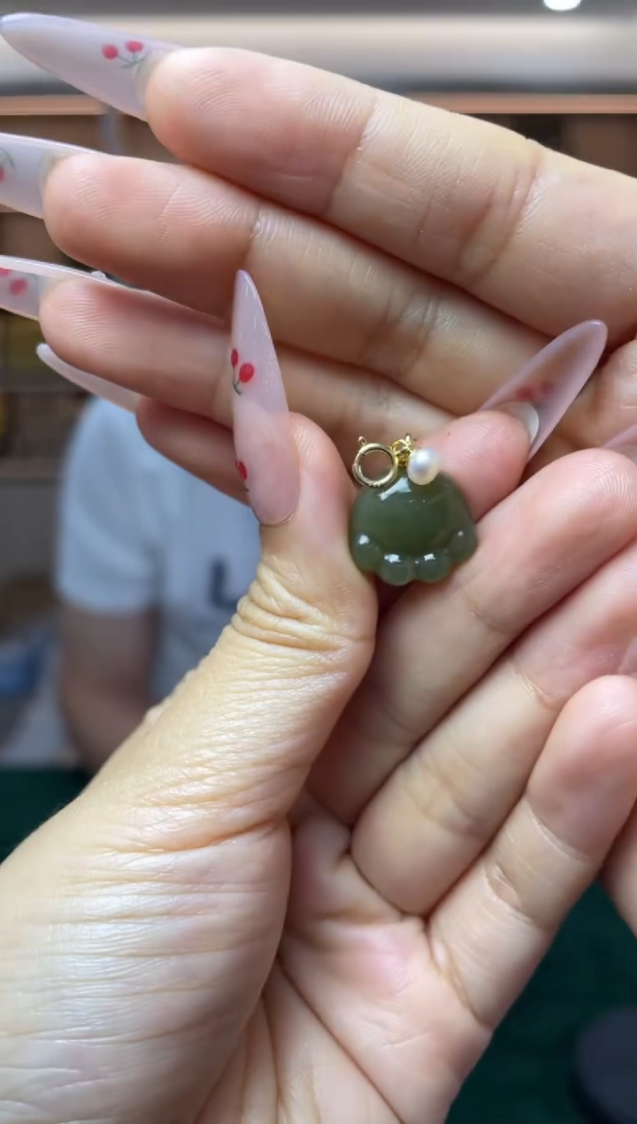 和田玉未镶嵌颈饰多样性发一件