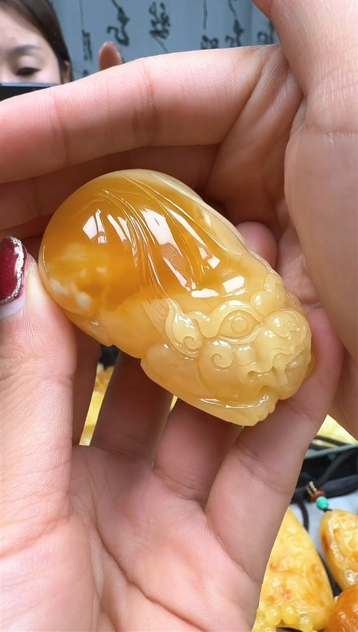 【闪购商品】琥珀裸石未镶嵌挂坠