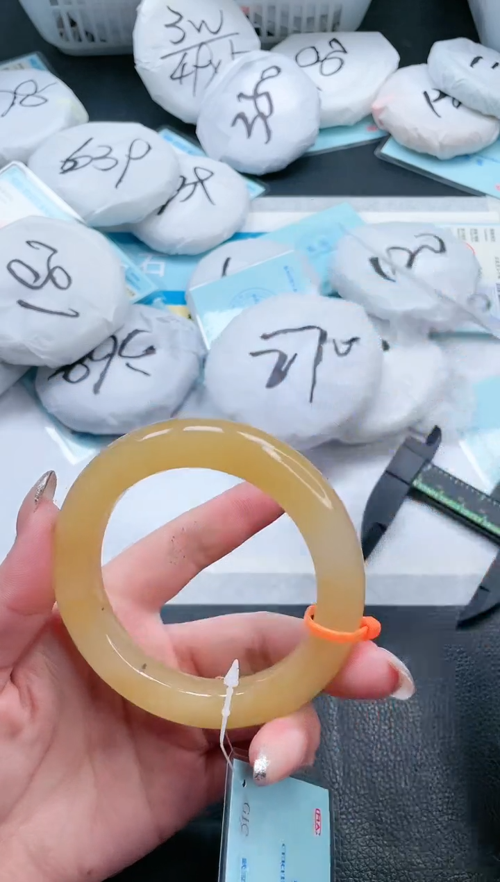 【闪购商品】石英质玉手镯未镶嵌13V319-58